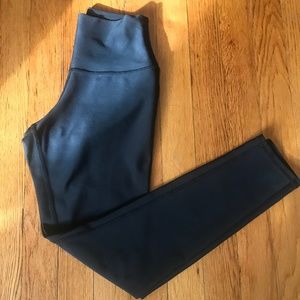 Alo Yoga- High Waist 7/8 Airlift Leggings